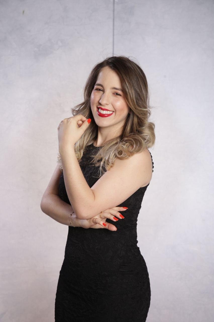 Ana Júlia Fernandes Machado — Psicóloga