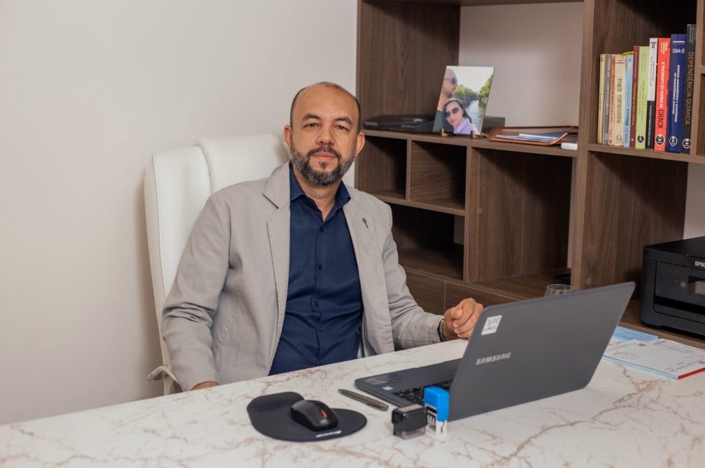 Dr. Geraldo C. Silvestrini em consulta